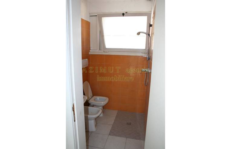 locale commerciale in vendita a Fano in zona Bellocchi