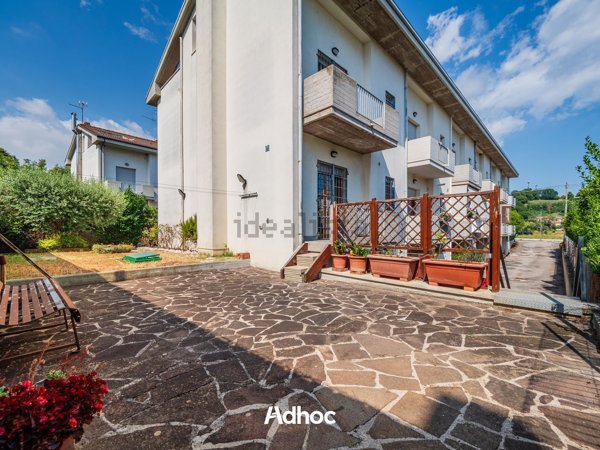 casa indipendente in vendita a Fano