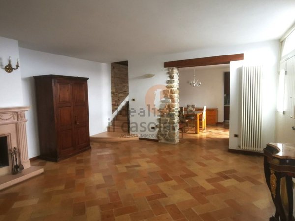 casa indipendente in vendita a Fano