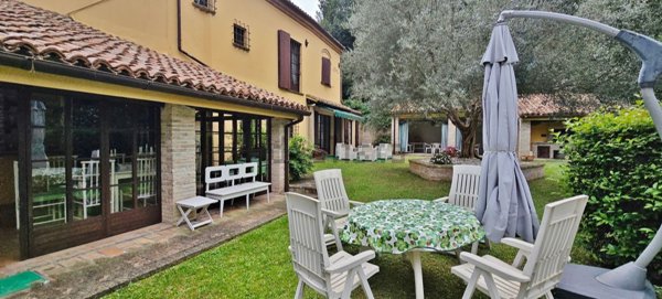 casa indipendente in vendita a Fano