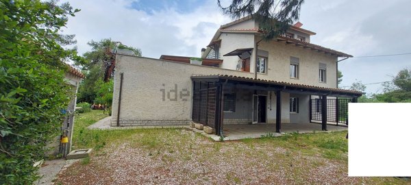 casa indipendente in vendita a Fano in zona Roncosambaccio