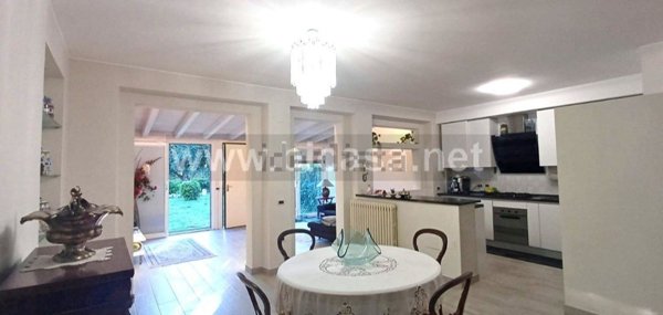 casa indipendente in vendita a Fano