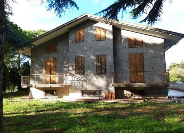 casa indipendente in vendita a Fano in zona Roncosambaccio