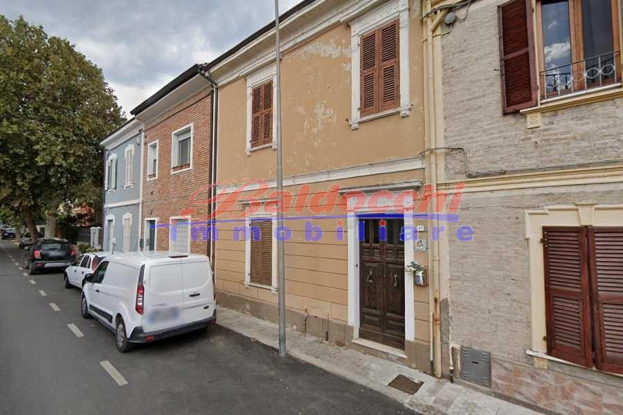 casa indipendente in vendita a Fano