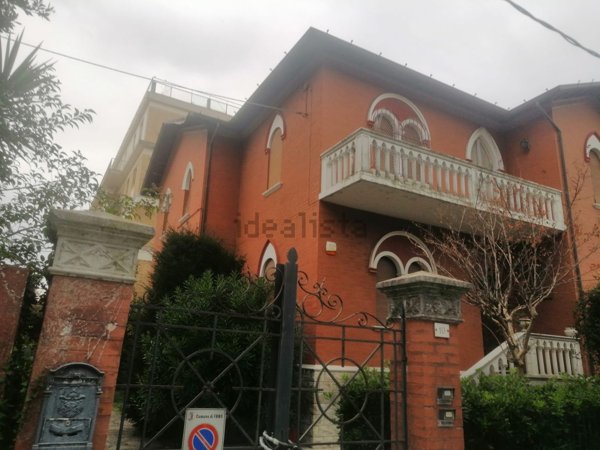 casa indipendente in vendita a Fano