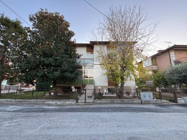 casa indipendente in vendita a Fano