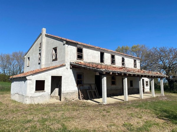 esavano in vendita a Fano