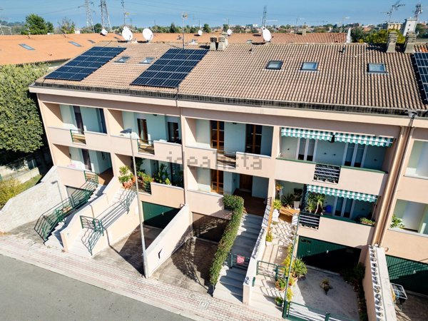 casa semindipendente in vendita a Fano in zona Centinarola