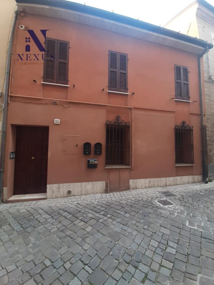 casa indipendente in vendita a Fano