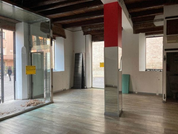 negozio in vendita a Fano