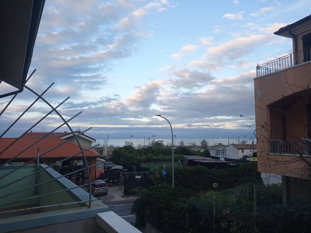 appartamento in vendita a Fano in zona Roncosambaccio