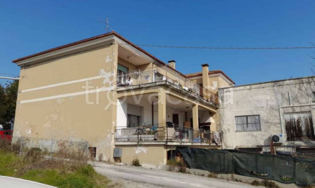 appartamento in vendita a Fano in zona Cuccurano