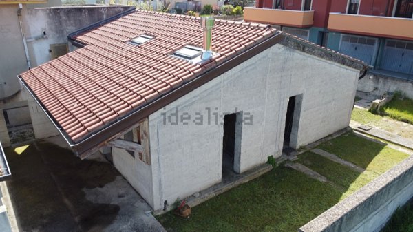 casa indipendente in vendita a Fano in zona Caminate