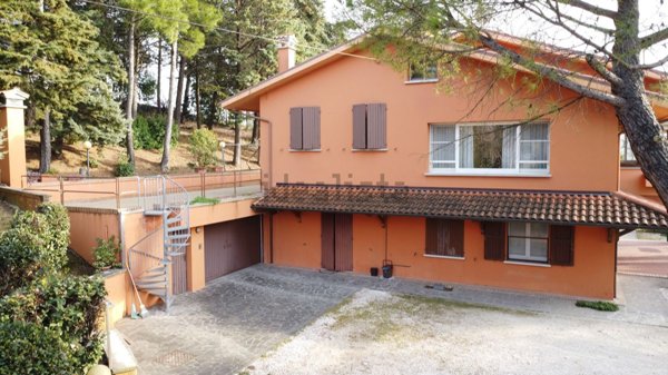 casa indipendente in vendita a Fano in zona Caminate