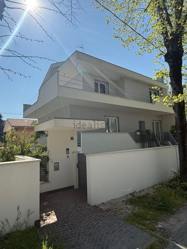 casa indipendente in vendita a Fano
