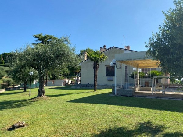 casa indipendente in vendita a Fano