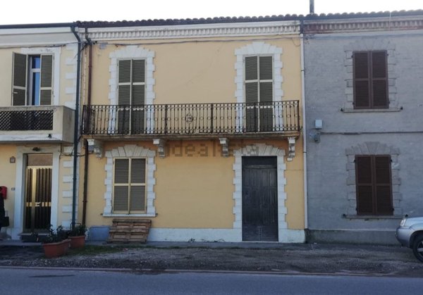 casa indipendente in vendita a Fano