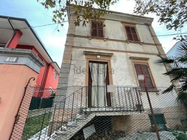 casa indipendente in vendita a Fano