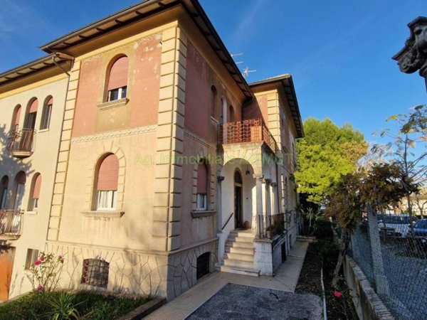casa indipendente in vendita a Fano