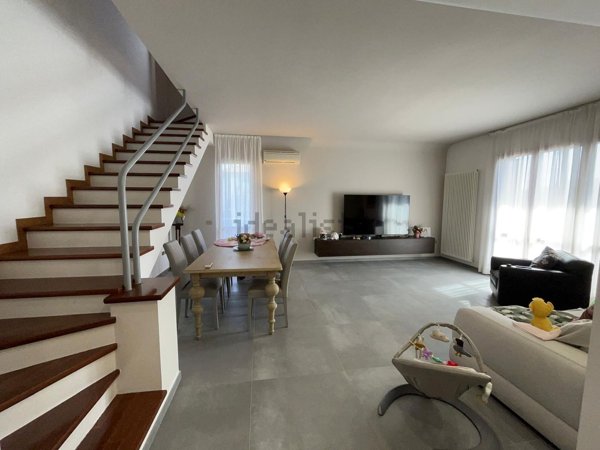 casa indipendente in vendita a Fano