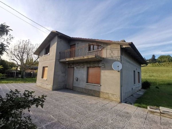 casa indipendente in vendita a Fano