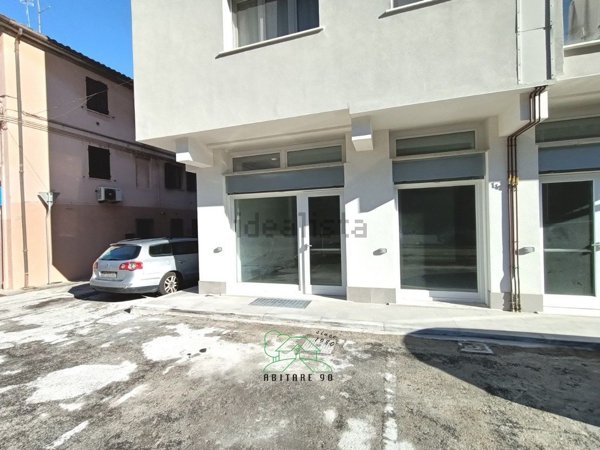 locale commerciale in vendita a Fano