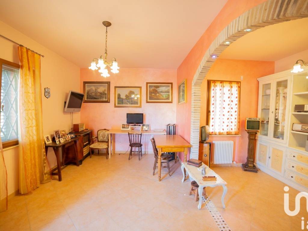 casa indipendente in vendita a Fano in zona Roncosambaccio