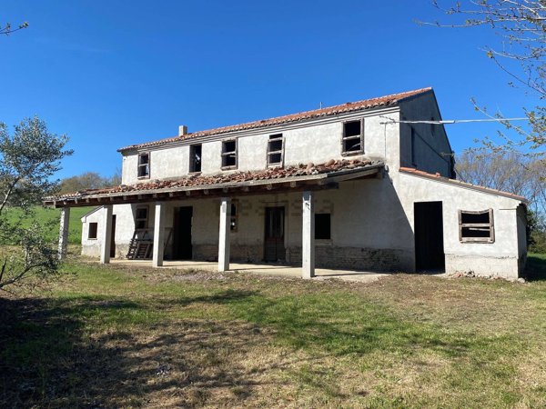 esavano in vendita a Fano