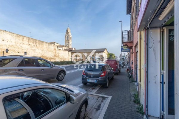 locale commerciale in vendita a Fano