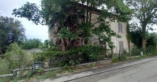 casa indipendente in vendita a Fano