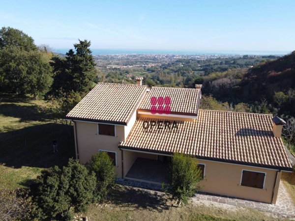 casa indipendente in vendita a Fano in zona Magliano
