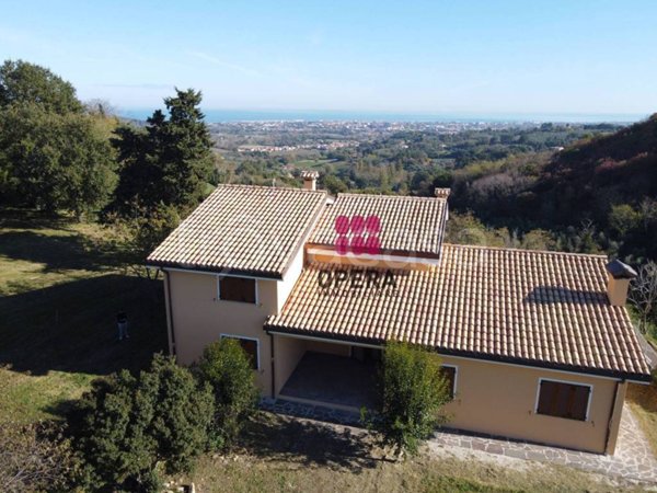 casa indipendente in vendita a Fano in zona Magliano
