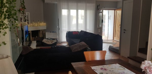 casa indipendente in vendita a Fano in zona Fenile