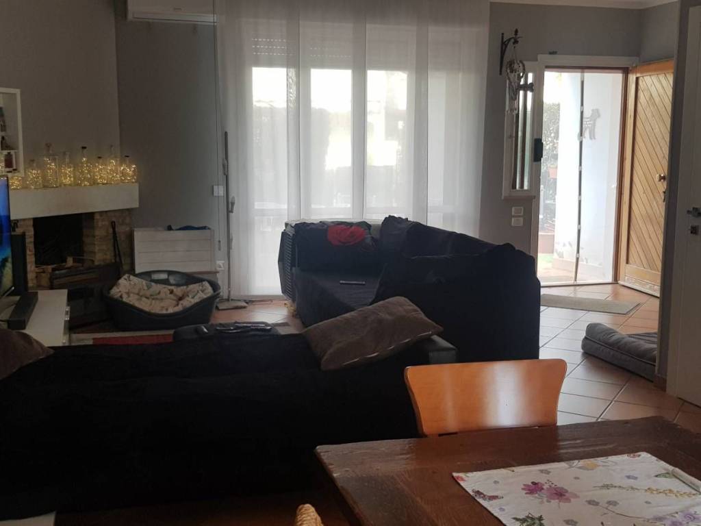 casa indipendente in vendita a Fano in zona Fenile