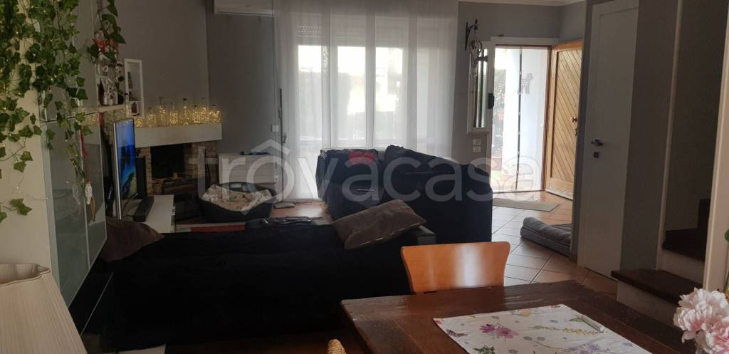 casa indipendente in vendita a Fano in zona Fenile