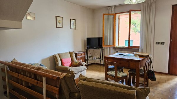 casa indipendente in vendita a Fano in zona Centinarola