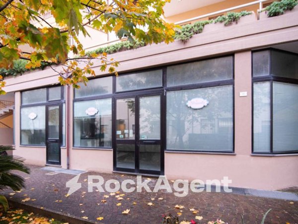 negozio in vendita a Fano in zona Centinarola