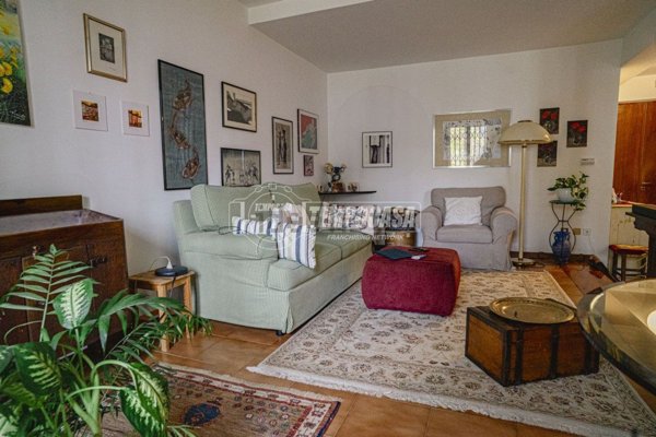 casa indipendente in vendita a Fano