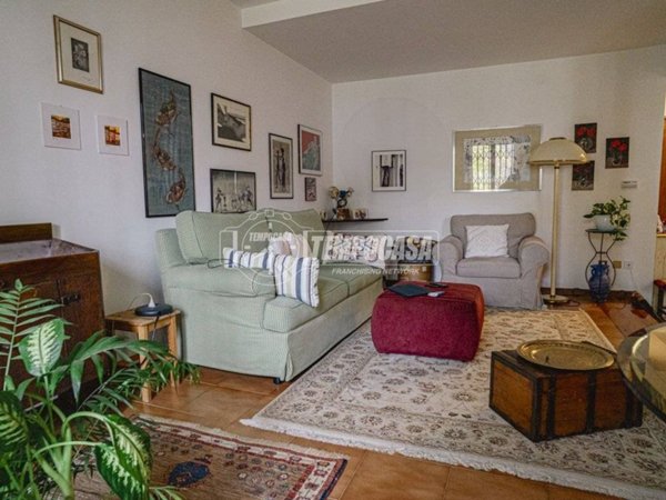 casa indipendente in vendita a Fano