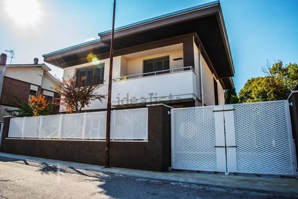 appartamento in vendita a Fano in zona Rosciano