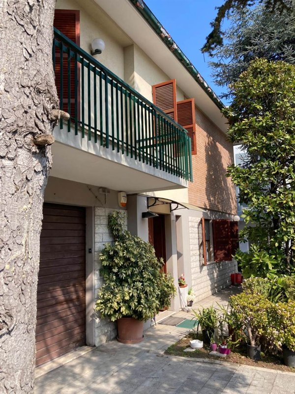 casa indipendente in vendita a Fano