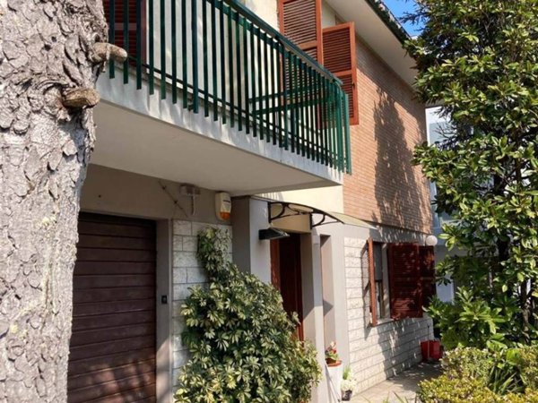 casa indipendente in vendita a Fano