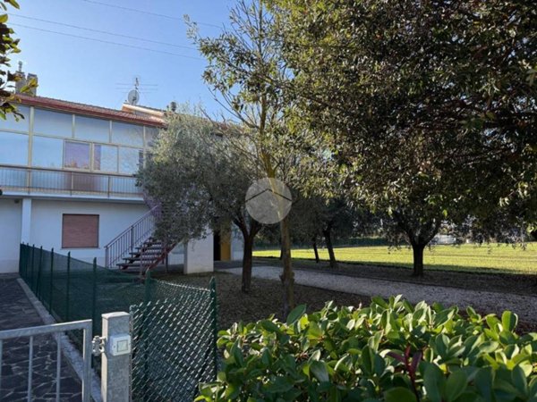 casa indipendente in vendita a Fano in zona Bellocchi