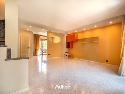 casa indipendente in vendita a Fano in zona Rosciano