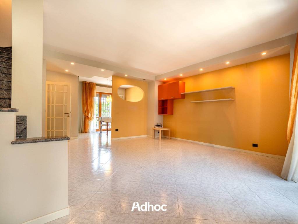 casa indipendente in vendita a Fano in zona Rosciano