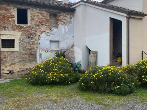 casa indipendente in vendita a Fano in zona Magliano