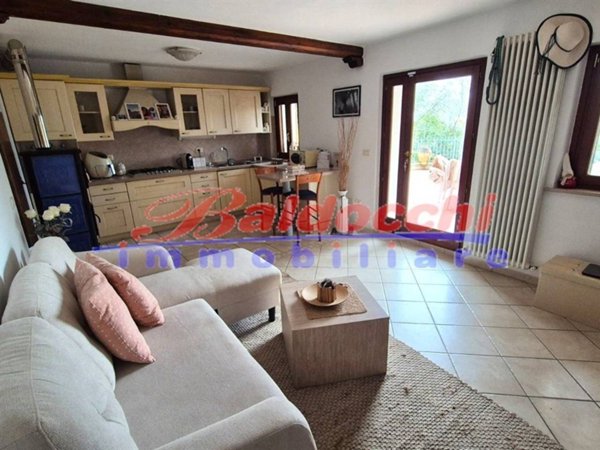 casa indipendente in vendita a Fano