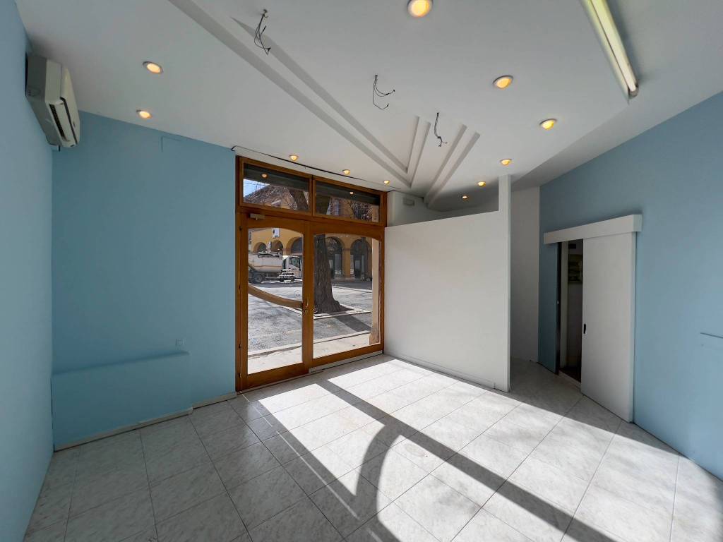 negozio in vendita a Fano