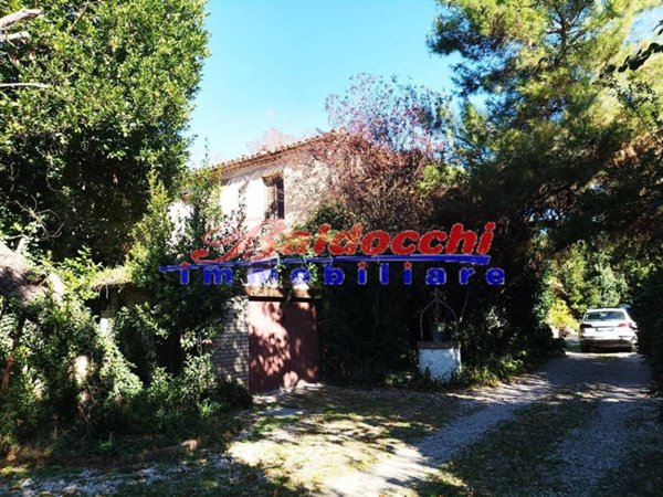 negozio in vendita a Fano in zona Tombaccia