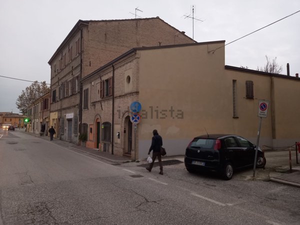 esavano in vendita a Fano